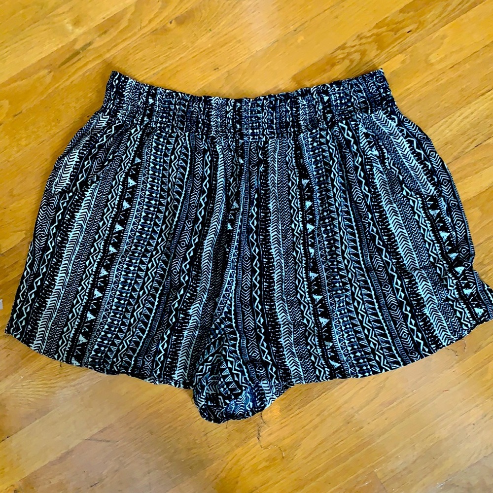 Rue21 +black and white shorts. 2x